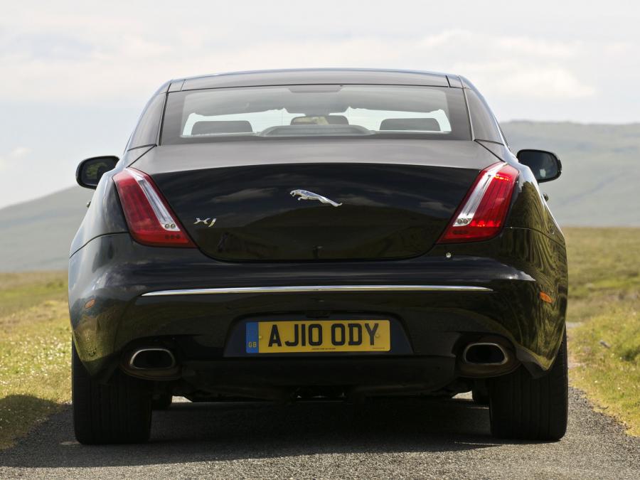  Jaguar XJ 2009 года  (UK) (фото 8 из 30)